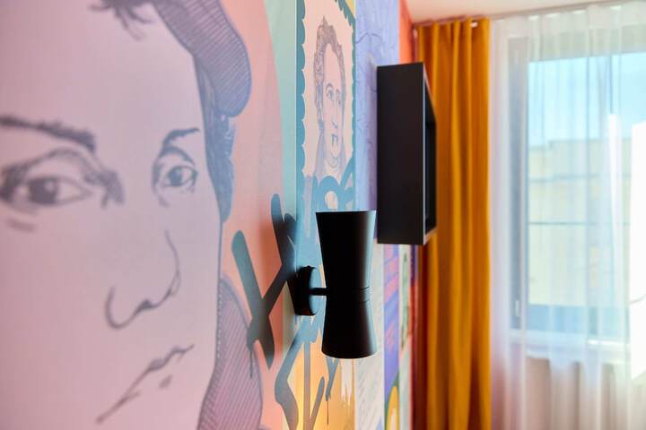 Room 6 of 51