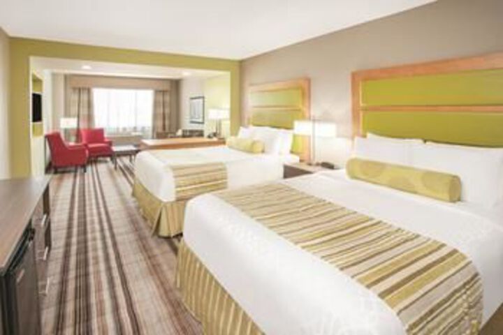 Room 32 of 68