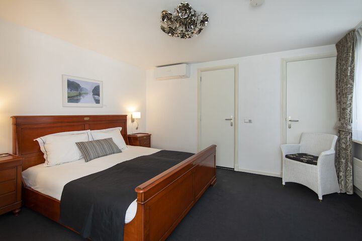 Room 27 of 71