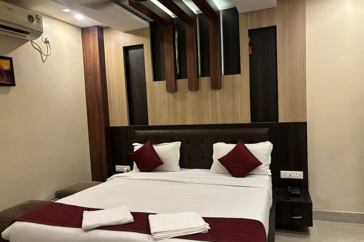 Room 6 of 28