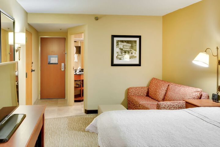 1 King Bed (4 of 12)