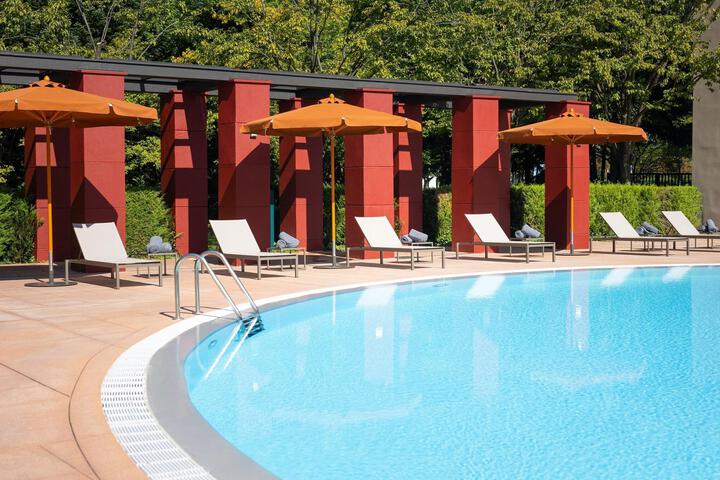 Pool 33 of 64