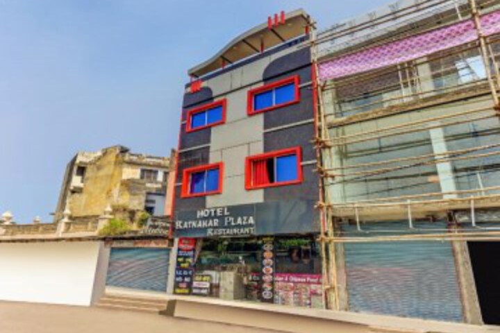 SPOT ON 62077 Hotel Ratnakar Plaza