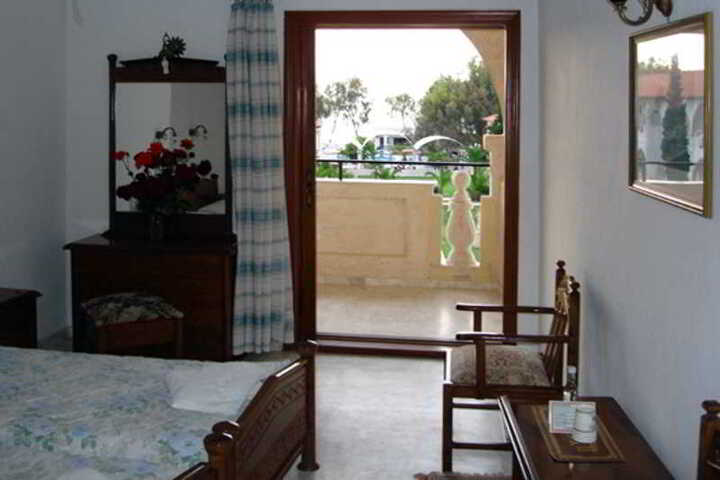 Room 9 of 10