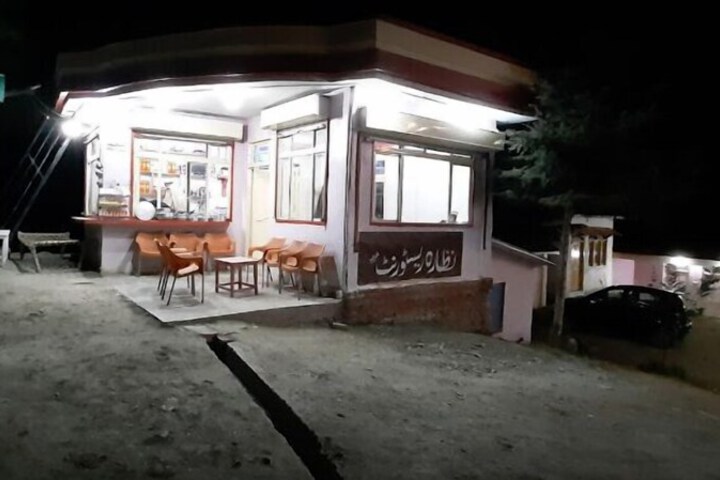 Dining 5 of 12