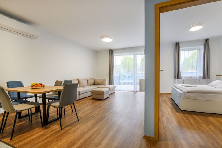 Room 15 of 32