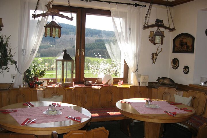 Dining 21 of 33