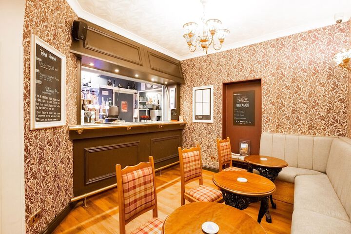 Lounge 108 of 134