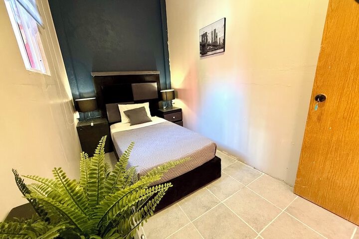 Room 4 of 28