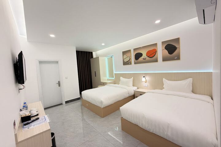 Room 27 of 68
