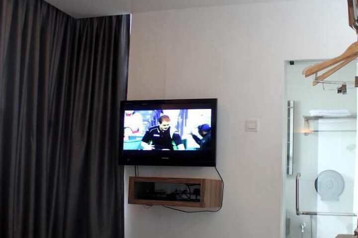 Room 25 of 32