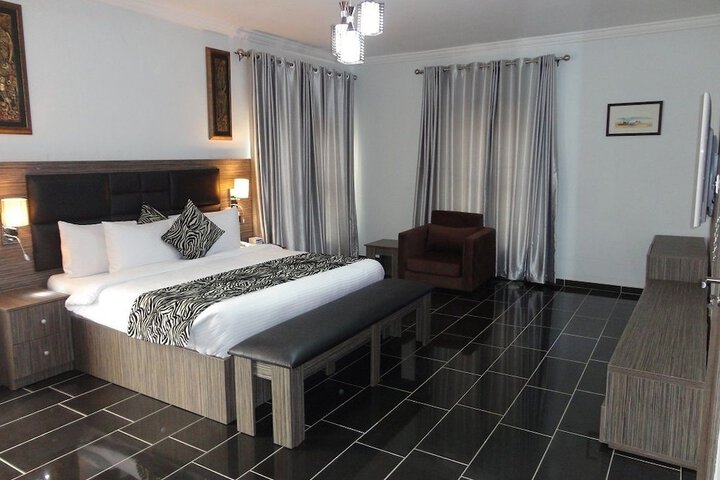 Room 9 of 17