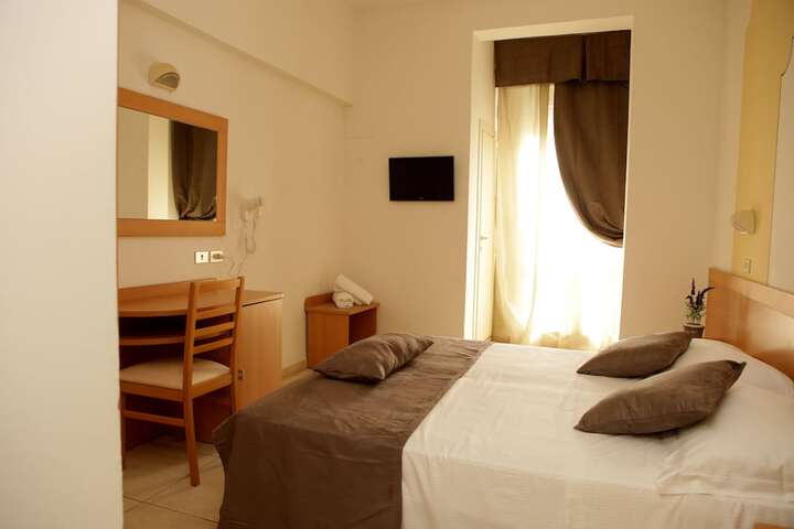 Room 6 of 35