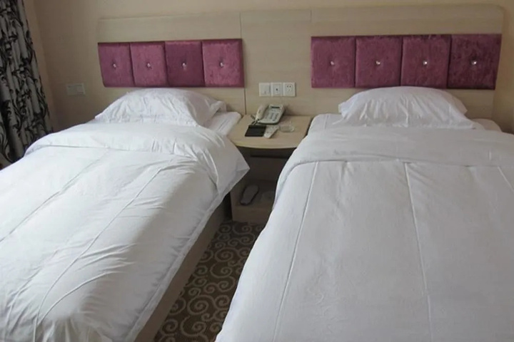 Room 6 of 13