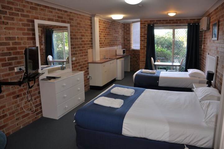 Room 4 of 25