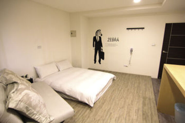 Room 10 of 37