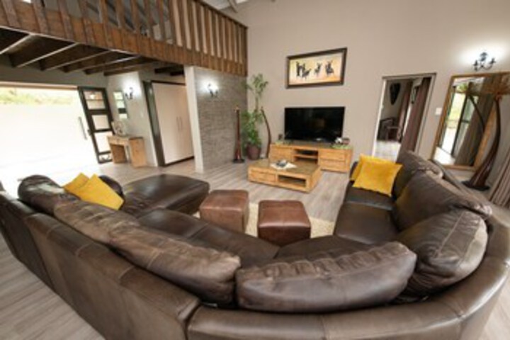 Lounge 44 of 139