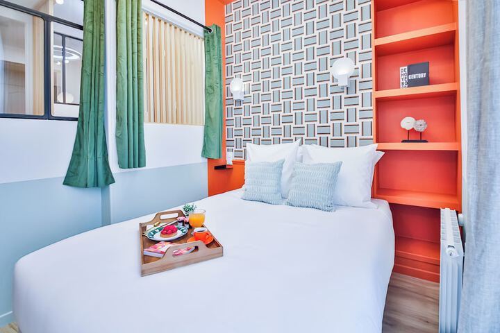 Room 14 of 76