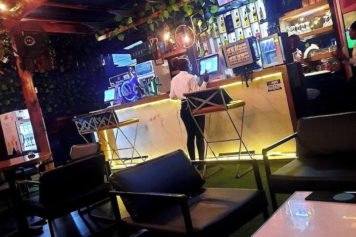 Lounge 35 of 47