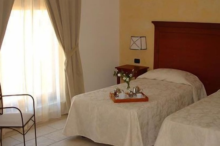 Room 16 of 46