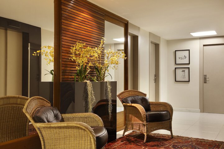 Entrance & Lobby