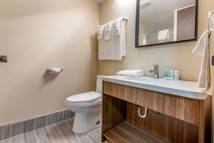 1 Queen Bed Upgrade (3 of 26)