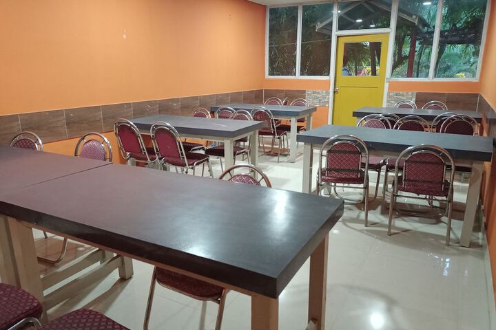 Dining 30 of 40