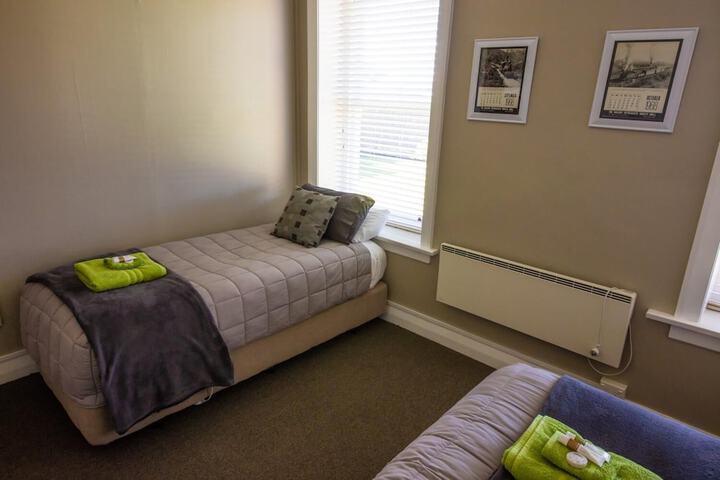 Room 13 of 28