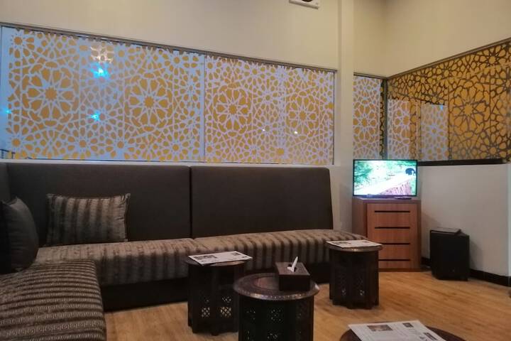 Lounge 17 of 24
