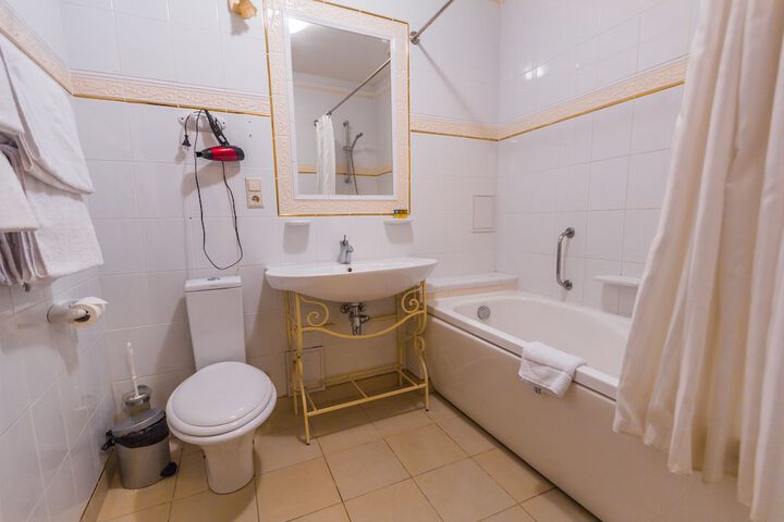 Room 105 of 131