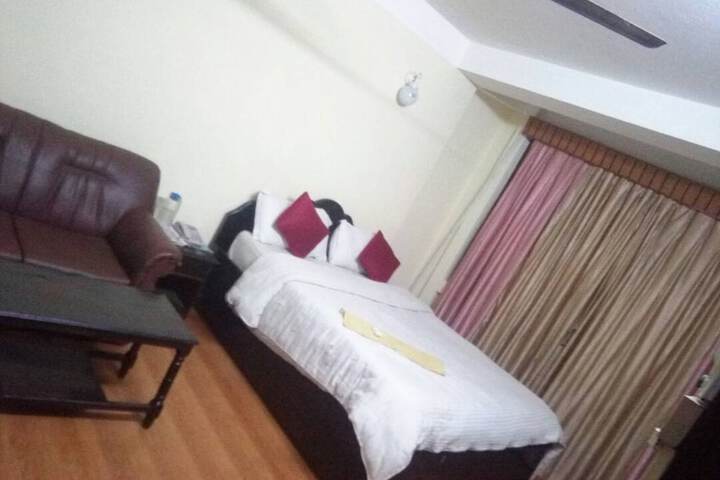 Room 12 of 33
