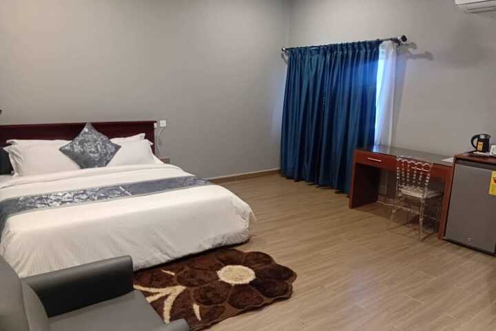 Room 5 of 8