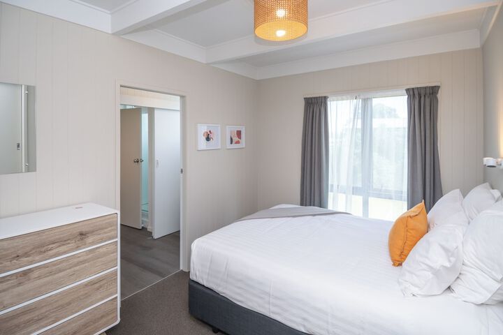 Room 6 of 27