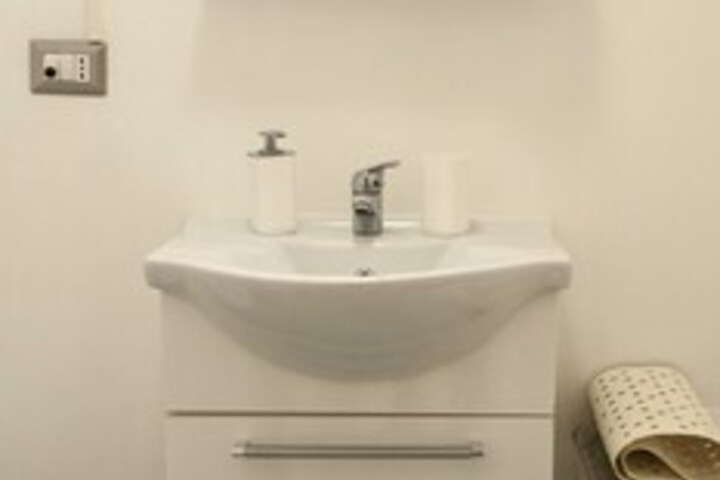 Room 9 of 48