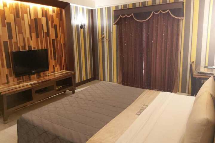 Room 15 of 32