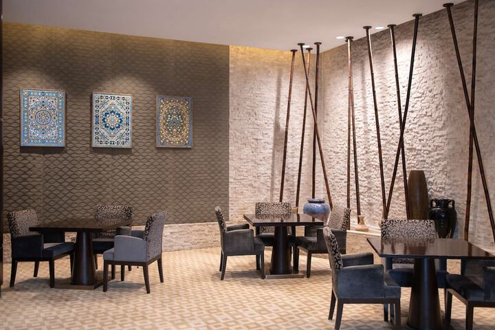 Lounge 75 of 92