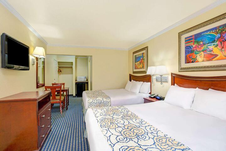 1 King Bed (3 of 21)