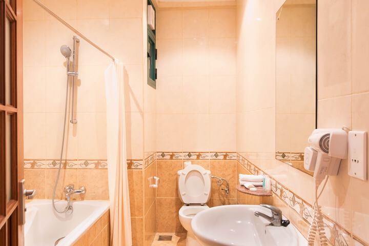 Room 16 of 27