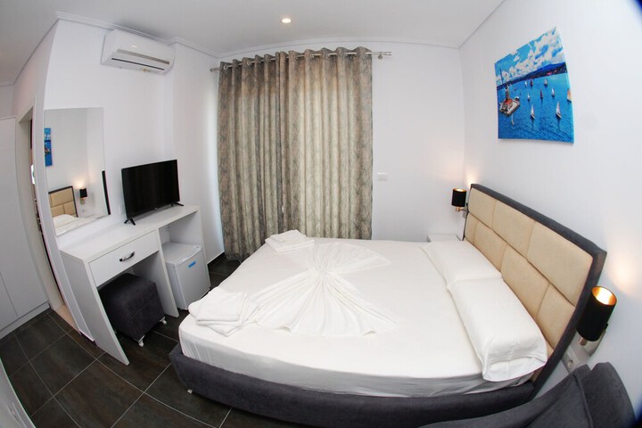 Room 16 of 24