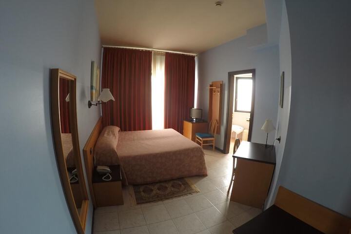 Room 9 of 29