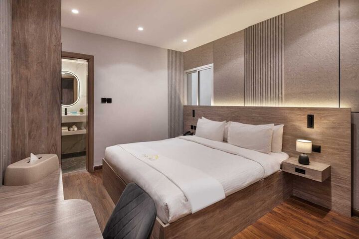 Room 5 of 33