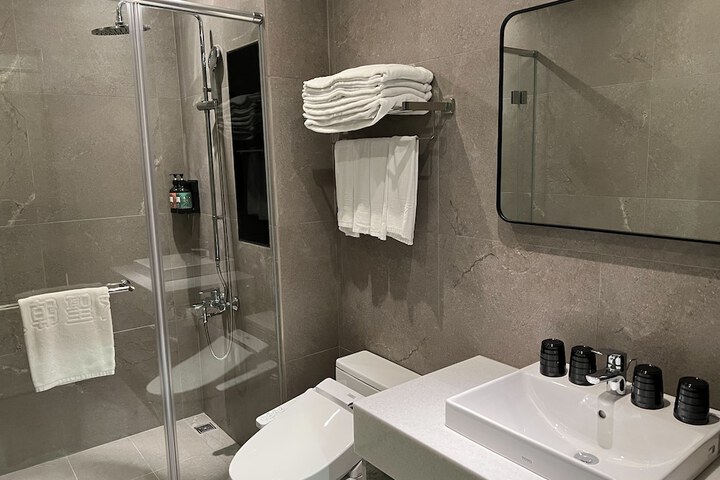 Room 42 of 49