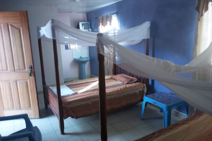 Room 8 of 18