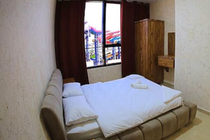 Room 4 of 8
