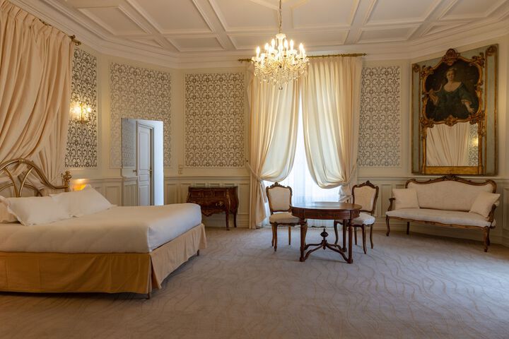 Room 3 of 48