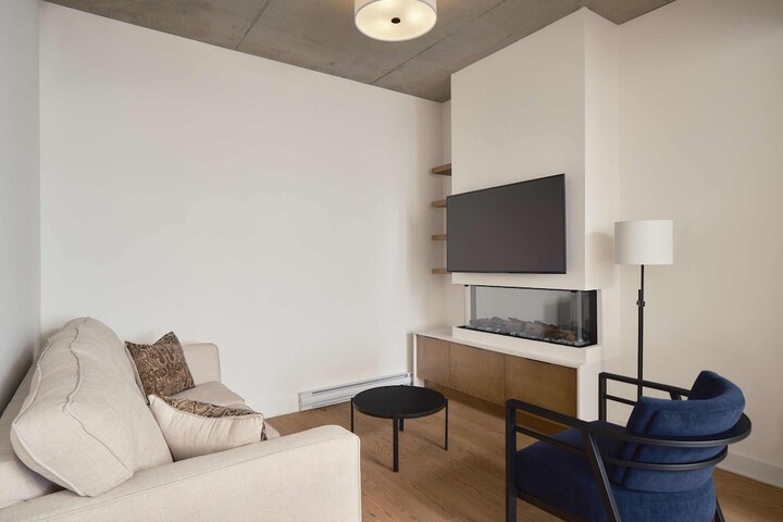 209 2nd Floor Studio Murphy Queen Bed with Balcony (13 of 95)