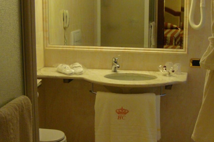 Room 16 of 39