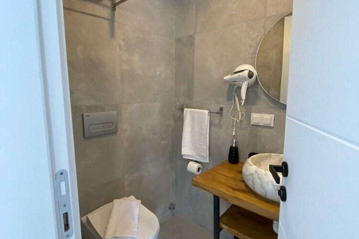 Room 49 of 184