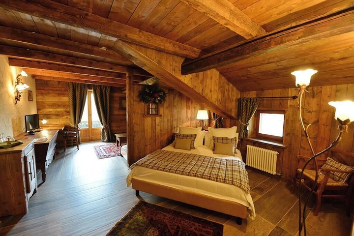 Room 8 of 34