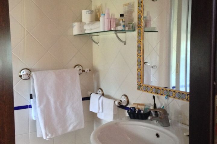 Room 15 of 63